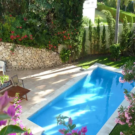 Maxine Villa