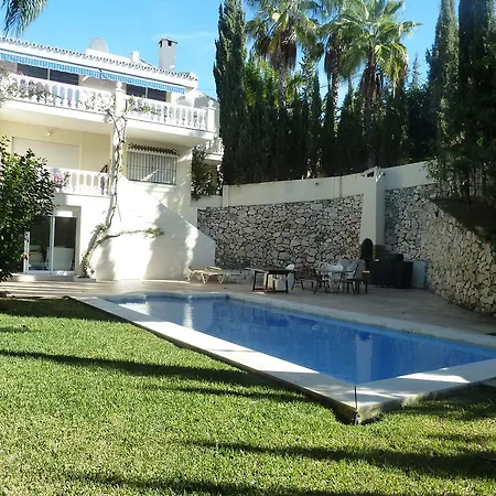 Maxine Villa *