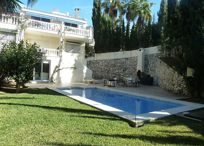 Maxine Villa *